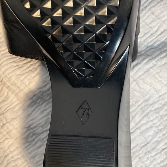 Aerology by Aerosols Black Wedge Slides with Glossy Finish - Picture 4 of 4